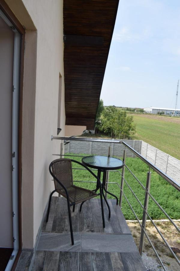 Pensiunea La Beny Cicir Exterior photo